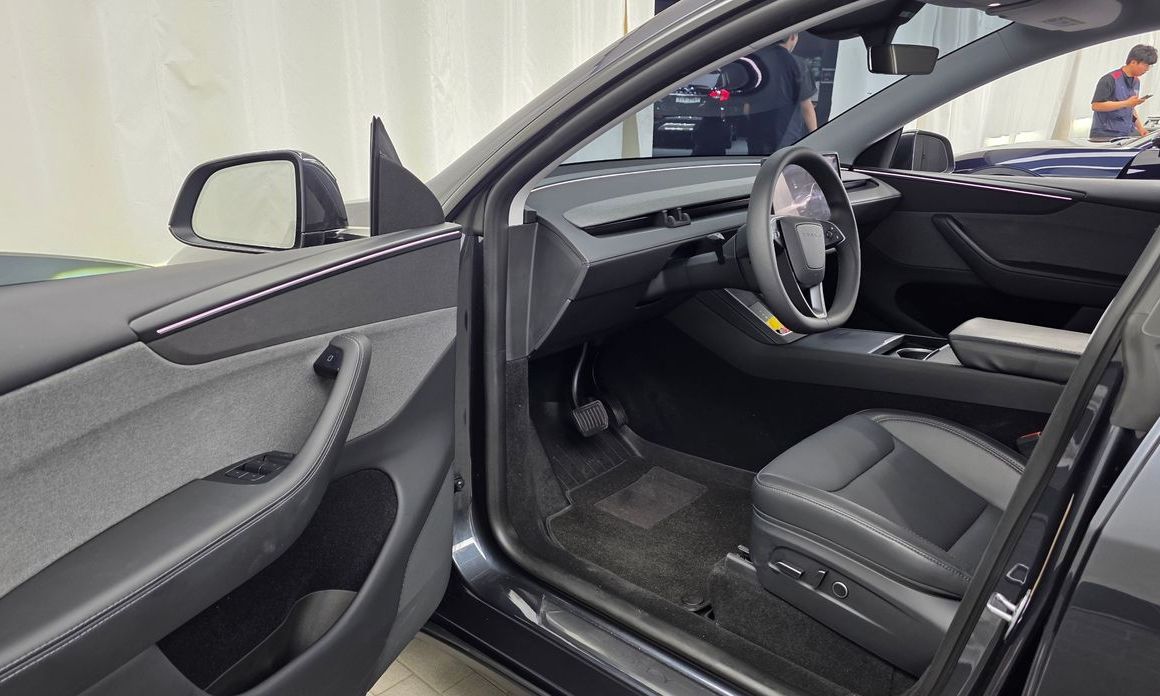 Tesla Model Y 2025