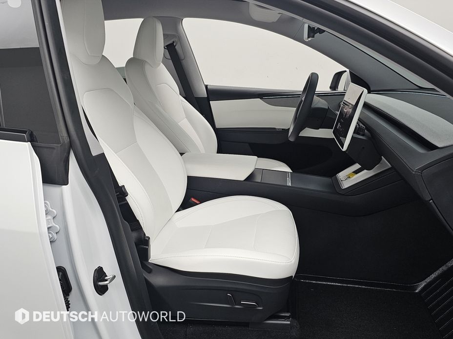Tesla Model Y 2025