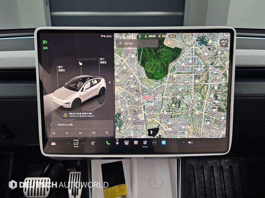 Tesla Model Y 2025