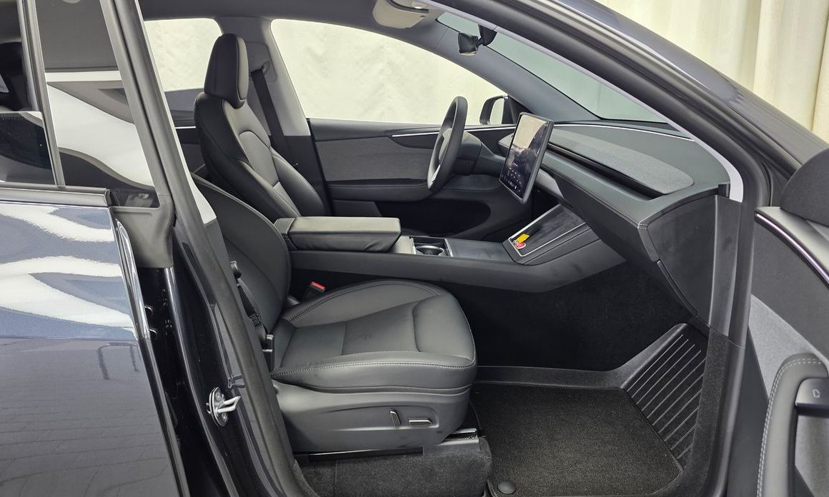 Tesla Model Y 2025