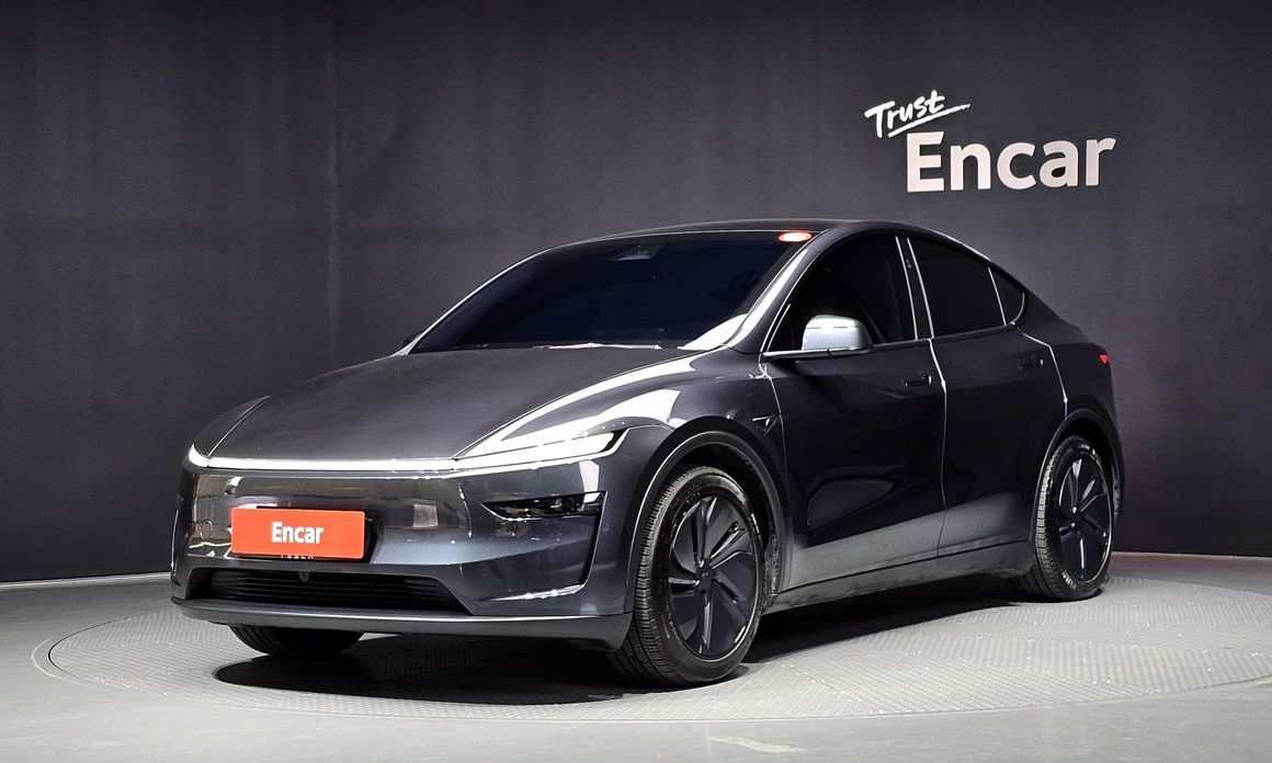 Tesla Model Y 2025