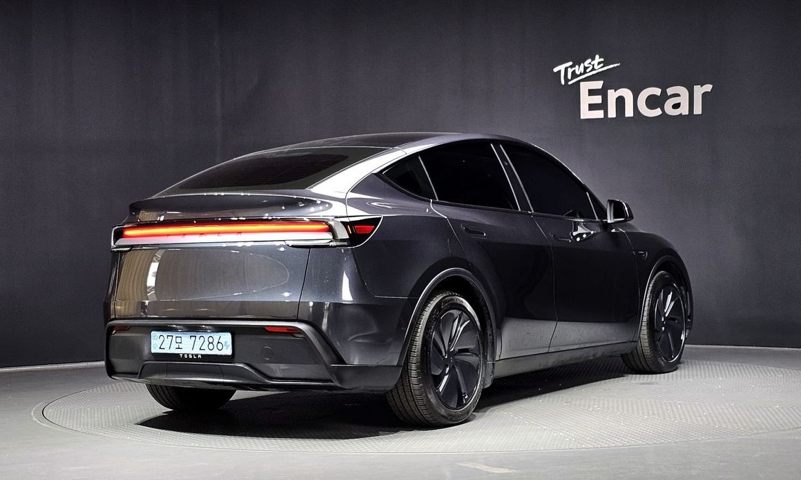 Tesla Model Y 2025