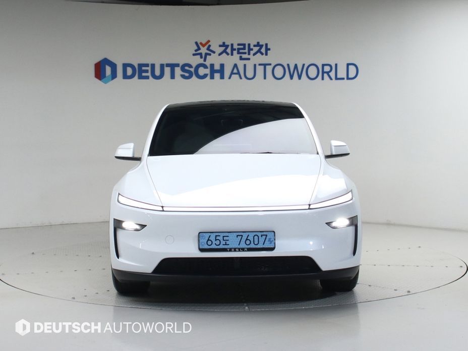 Tesla Model Y 2025