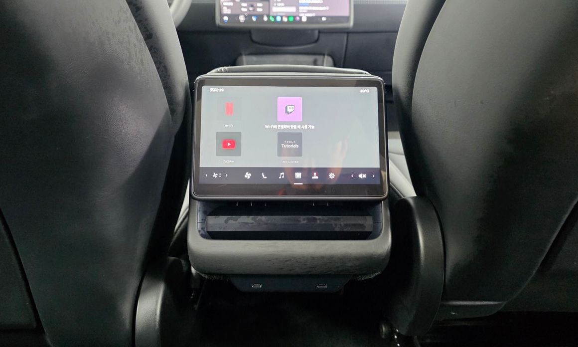 Tesla Model Y 2025