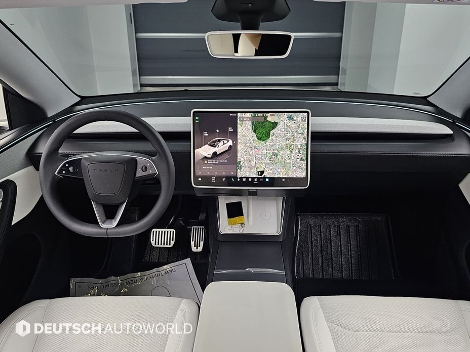 Tesla Model Y 2025