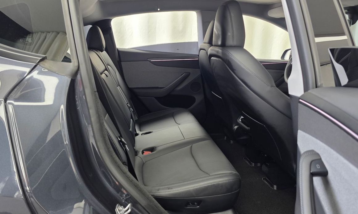 Tesla Model Y 2025