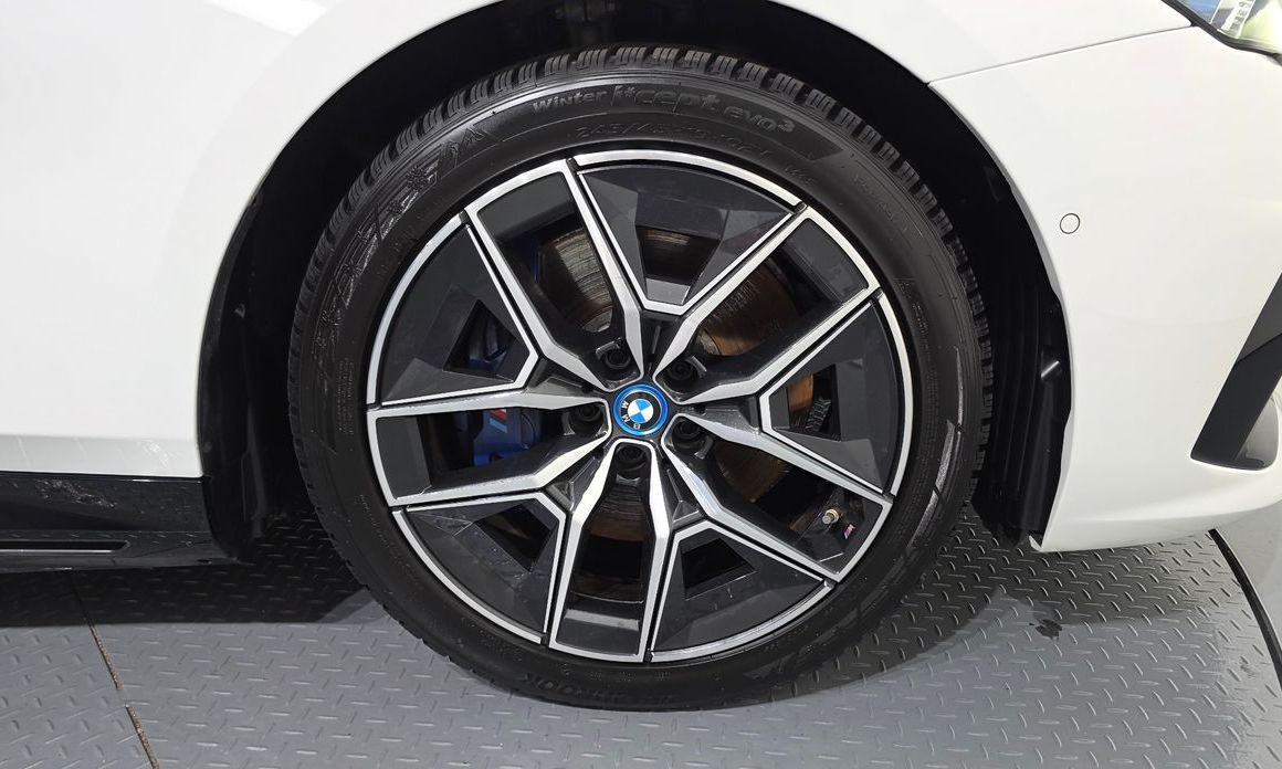 BMW i5 2024