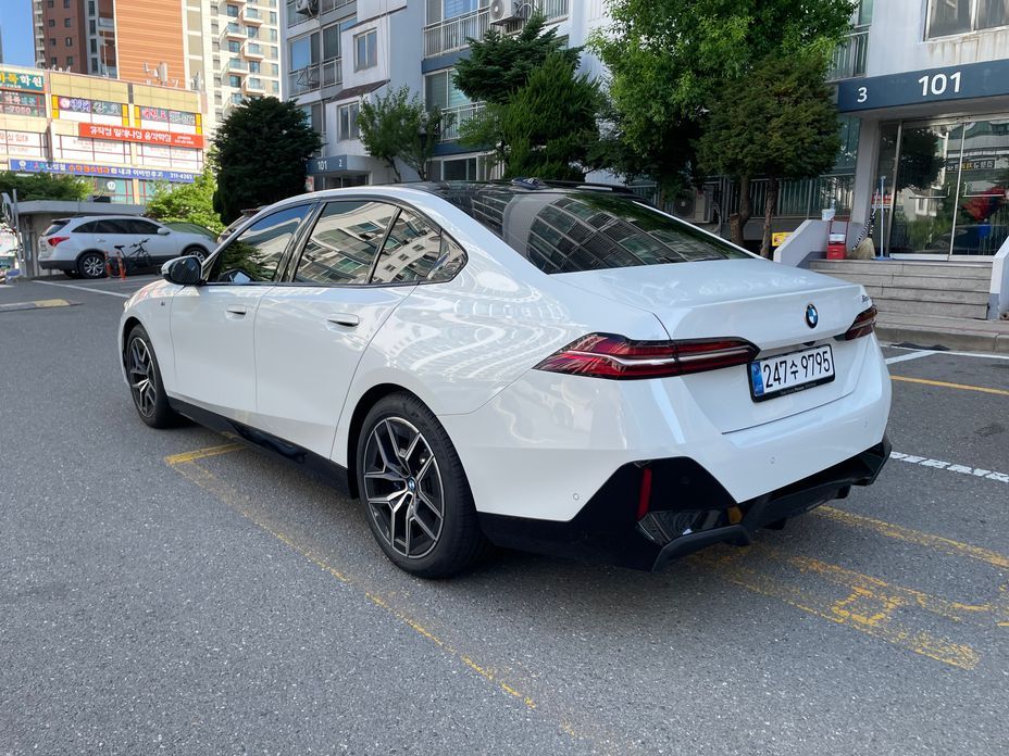BMW 5-Series 2025