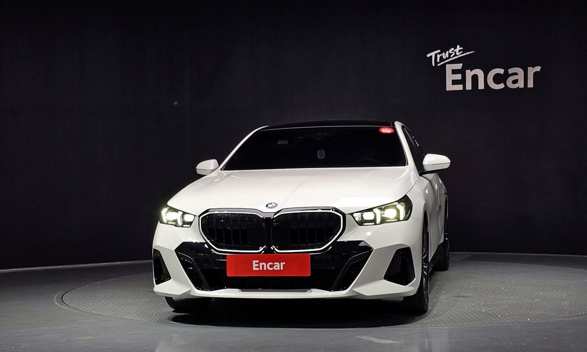 BMW 5-Series 2025