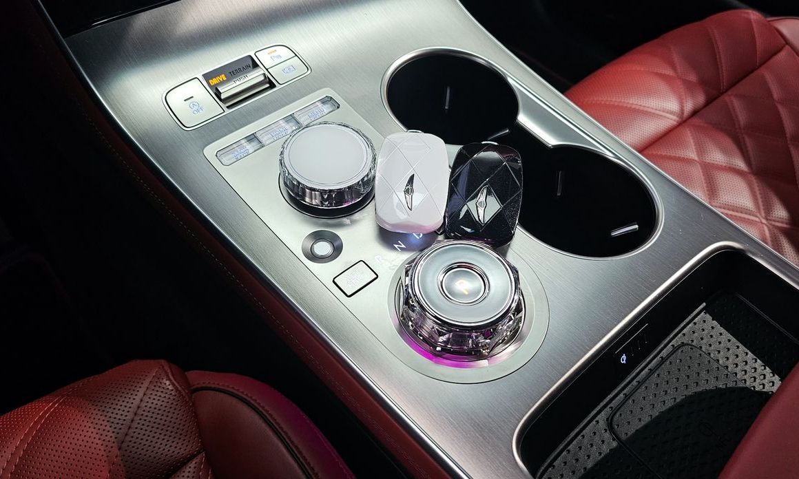 Genesis GV70 2025