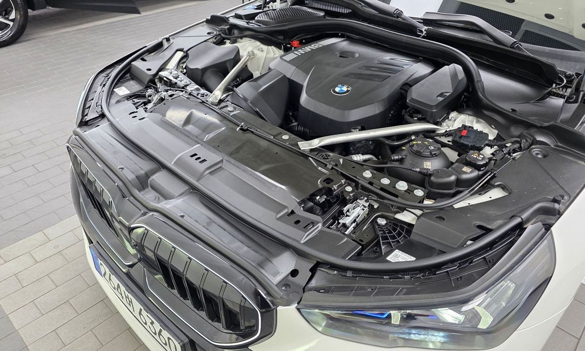 BMW 5-Series 2025