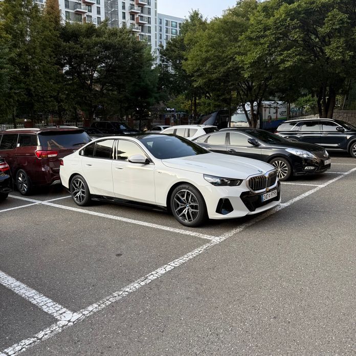 BMW 5-Series 2025