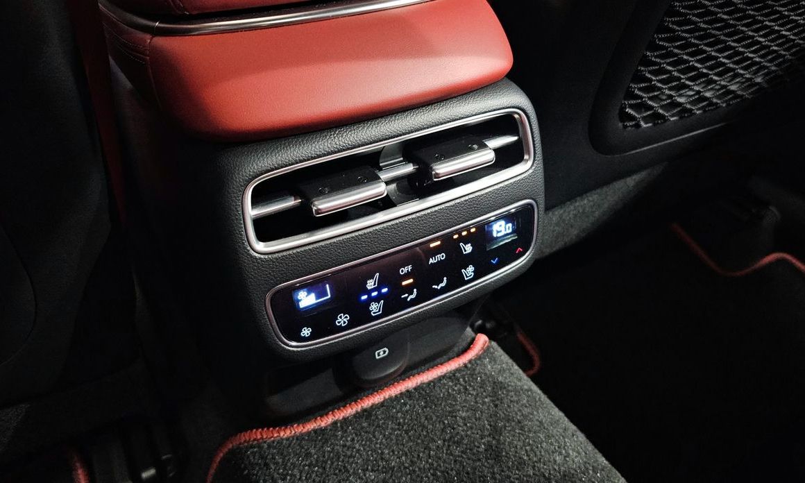 Genesis GV70 2025