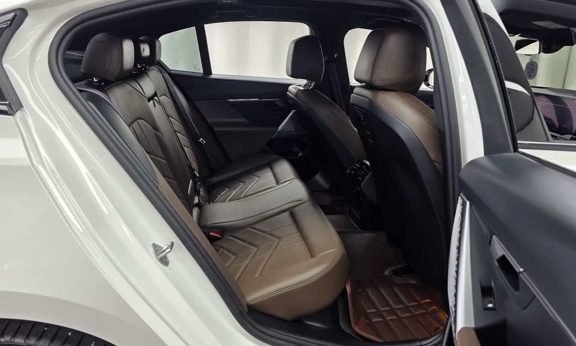 BMW 5-Series 2025