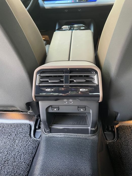 BMW 5-Series 2025