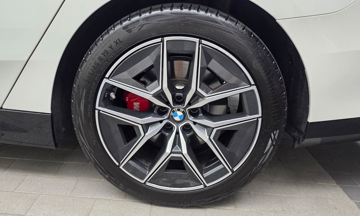 BMW 5-Series 2025