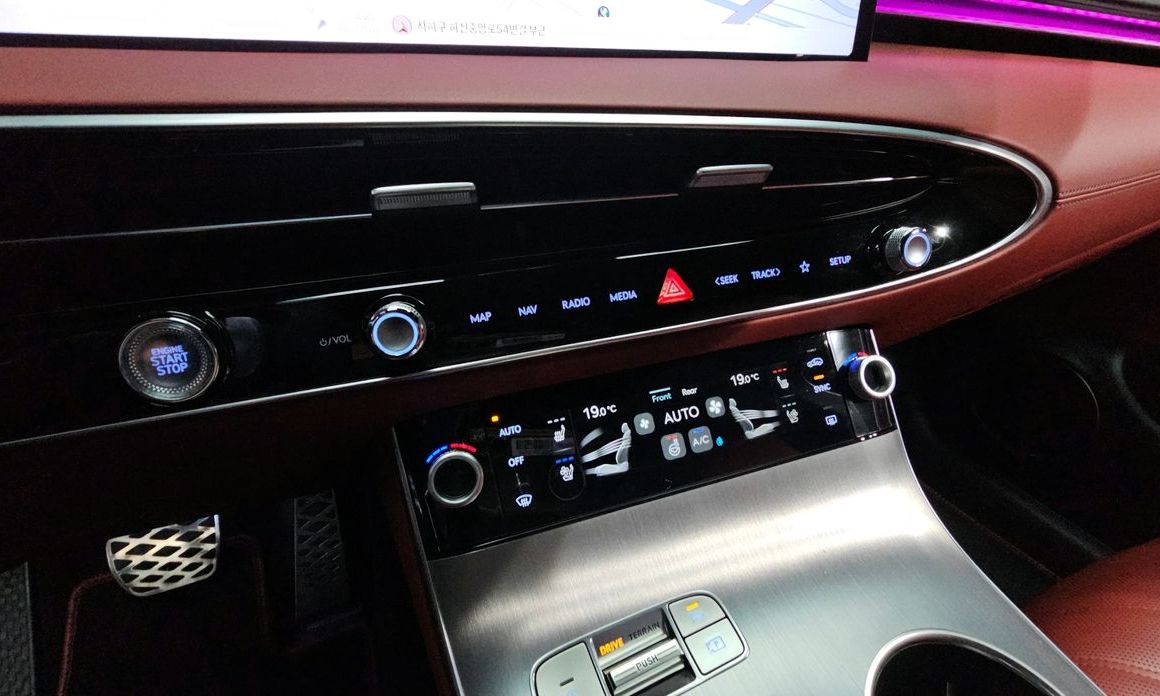 Genesis GV70 2025