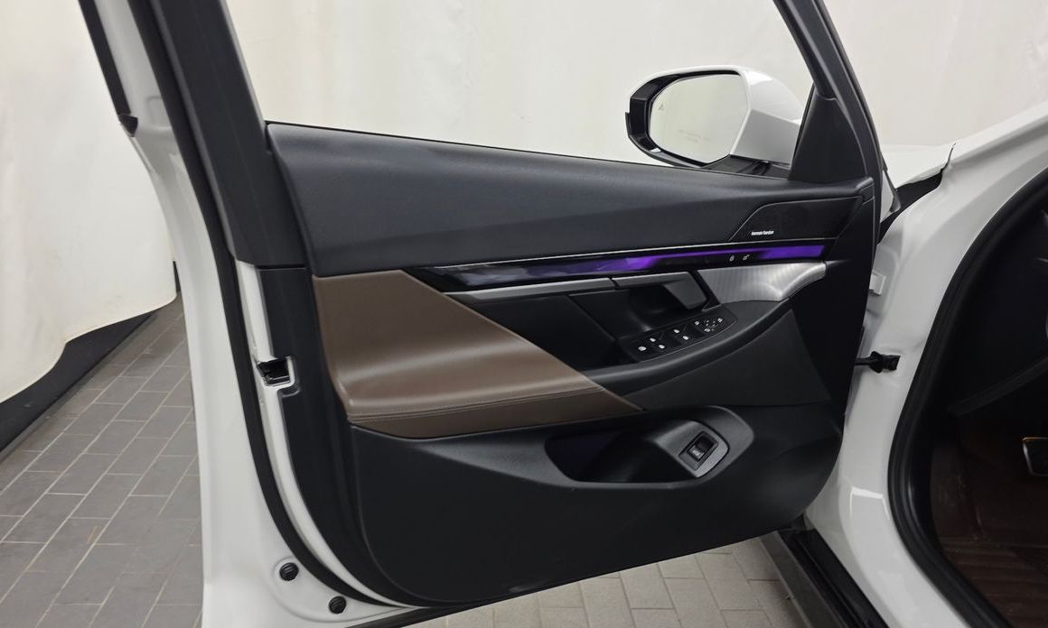 BMW 5-Series 2025