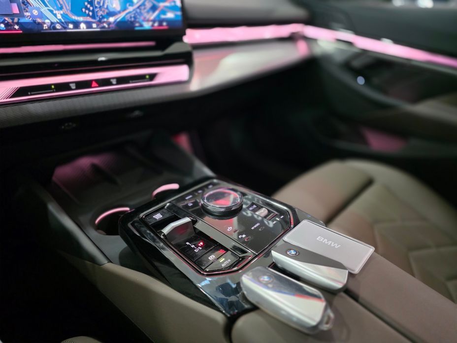 BMW 5-Series 2025