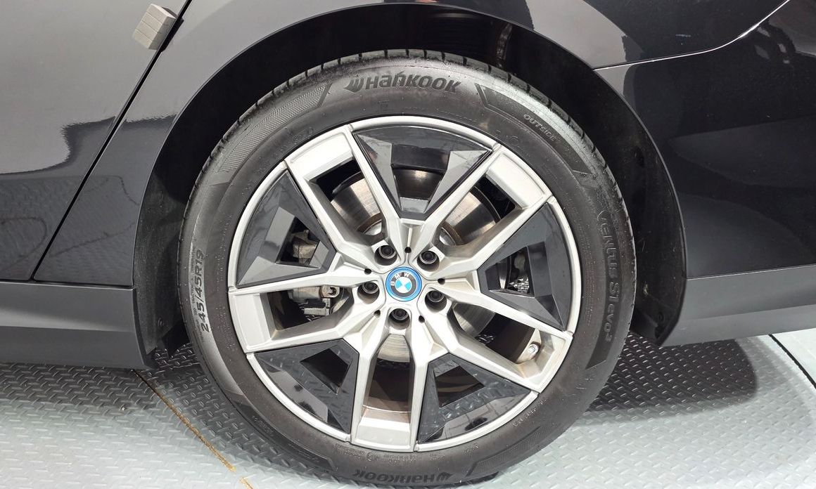 BMW i5 2025
