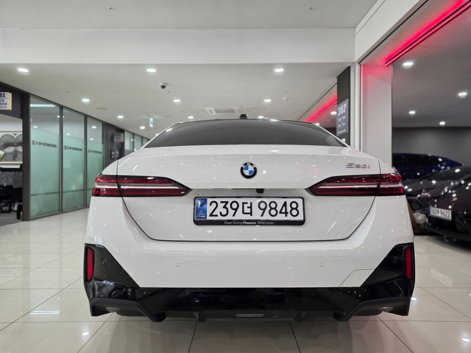 BMW 5-Series 2025