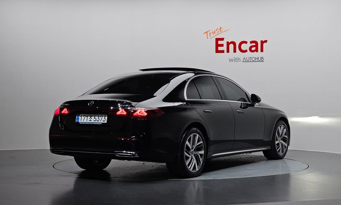 Mercedes-Benz E-Class 2024