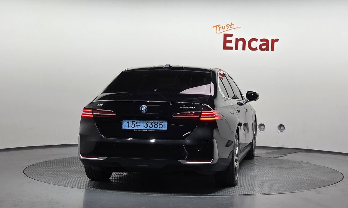 BMW i5 2025