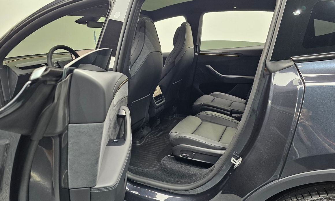 Tesla Model Y 2026