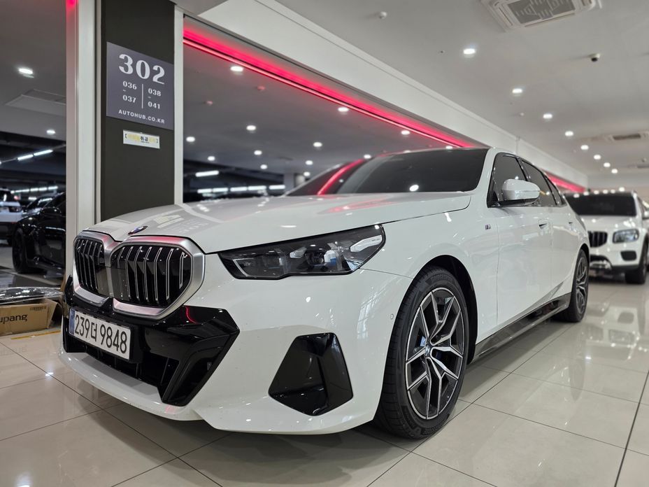 BMW 5-Series 2025