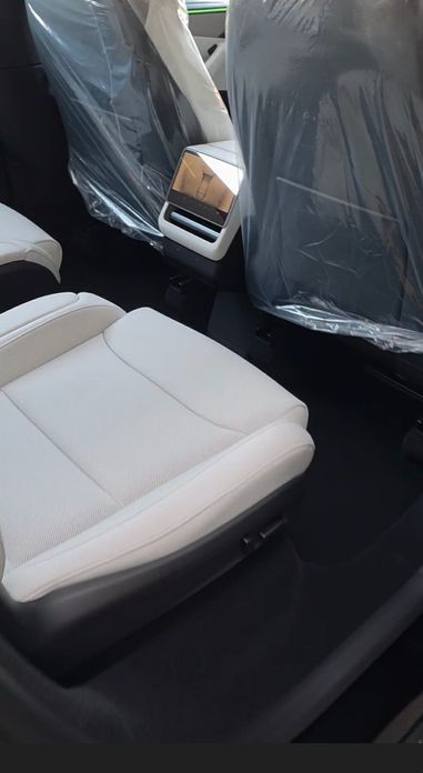 Tesla Model Y 2026