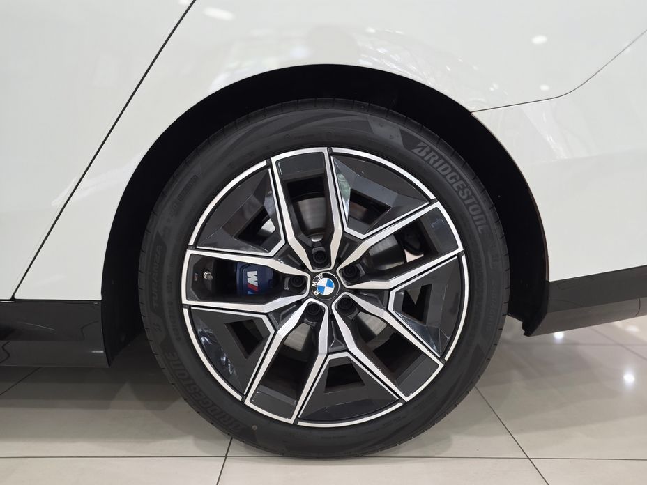 BMW 5-Series 2025