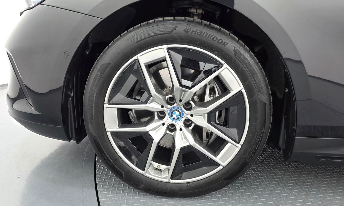 BMW i5 2025