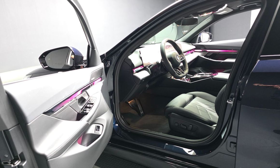 BMW 5-Series 2025