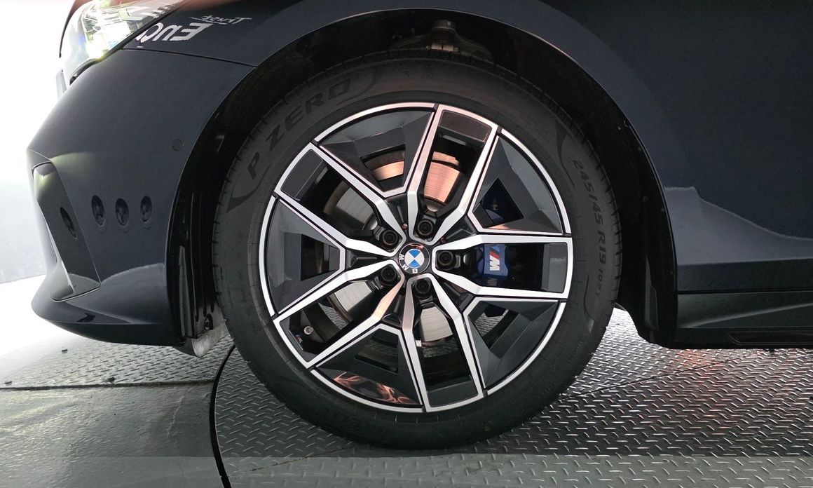 BMW 5-Series 2025