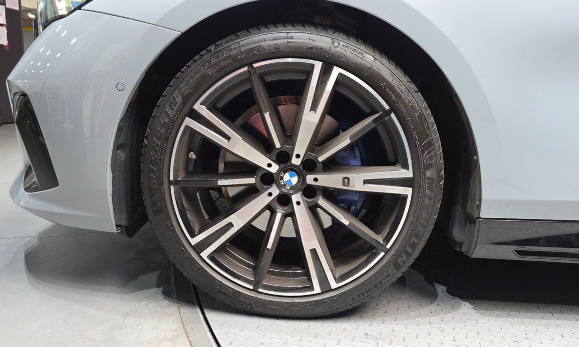 BMW 5-Series 2024