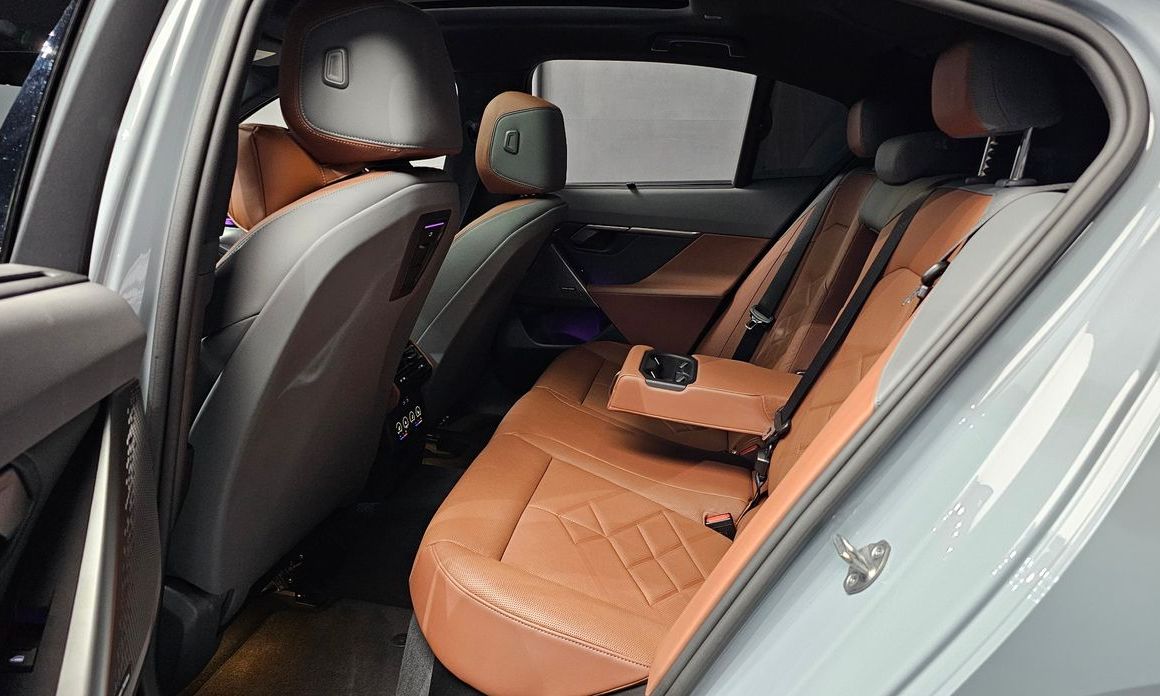 BMW 5-Series 2024