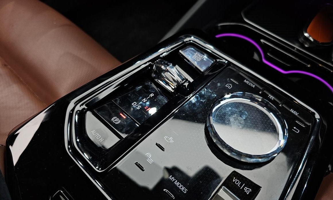 BMW 5-Series 2024