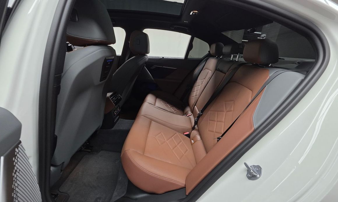 BMW 5-Series 2024