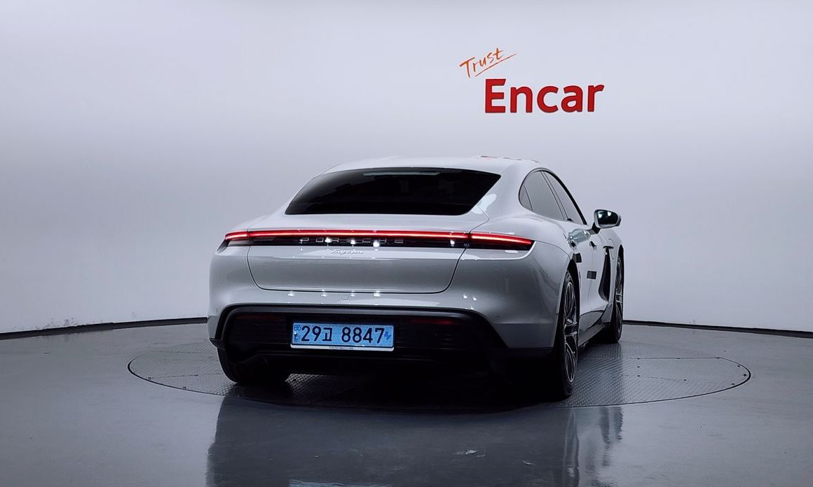 Porsche Taycan 2022