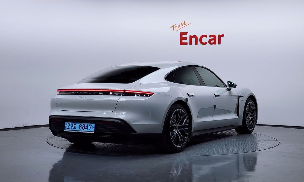 Porsche Taycan 2022