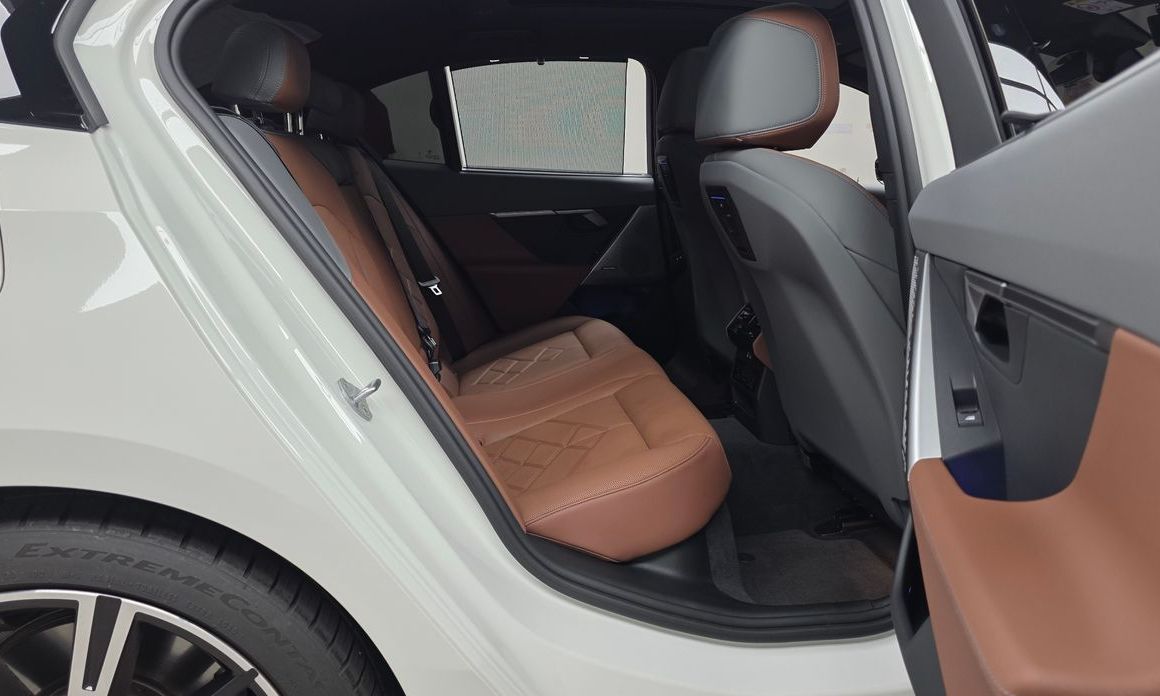 BMW 5-Series 2024