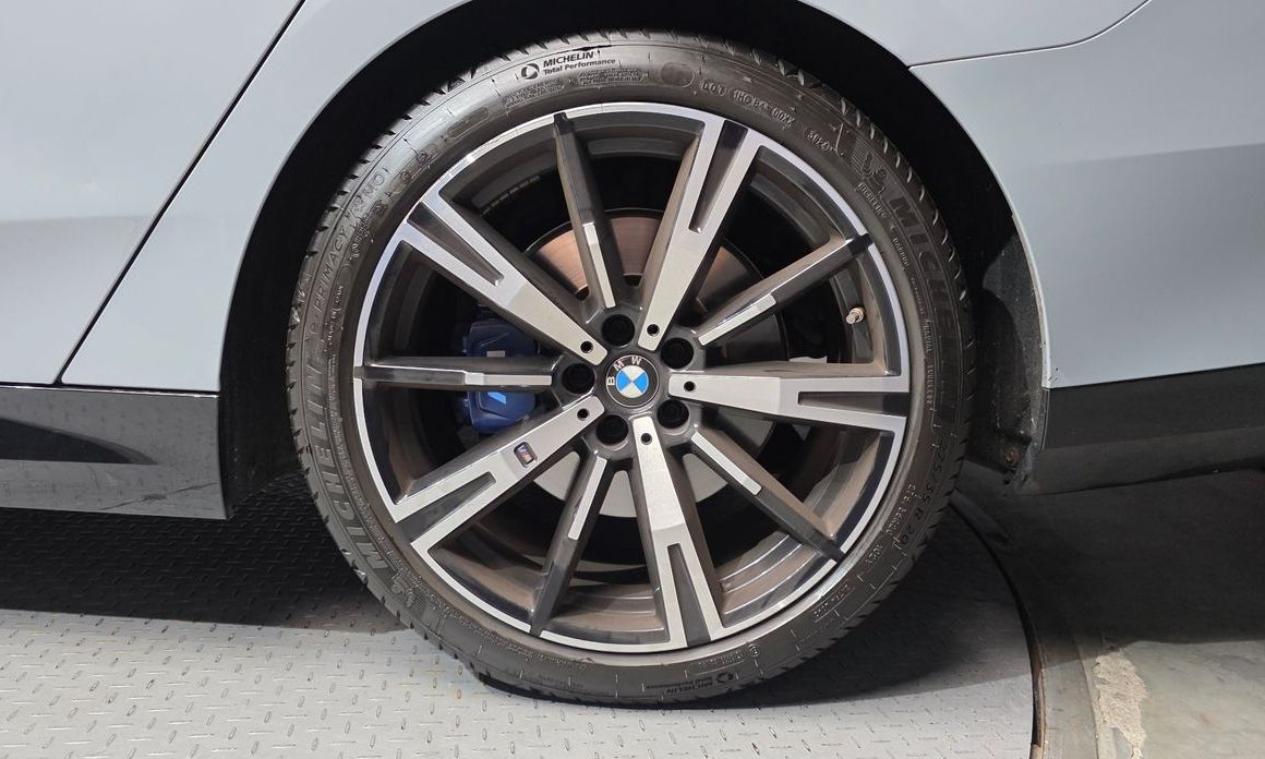 BMW 5-Series 2024