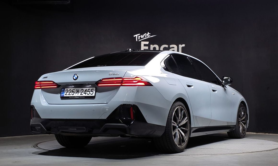 BMW 5-Series 2024