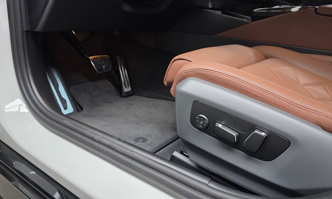 BMW 5-Series 2024