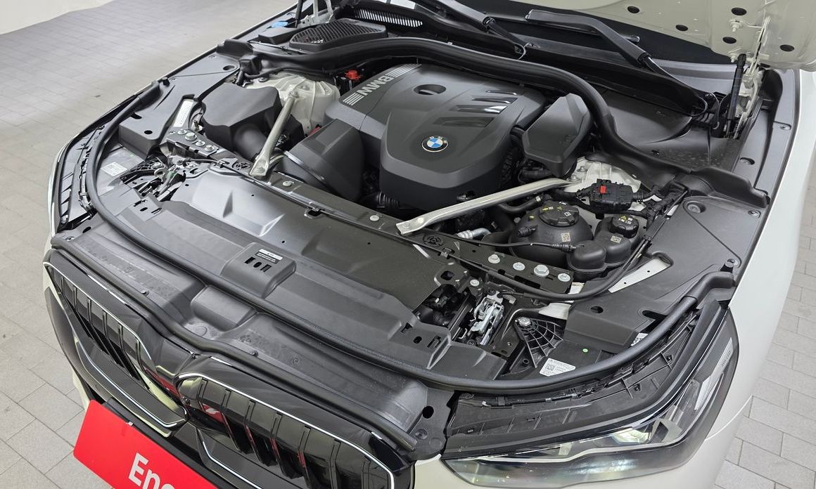 BMW 5-Series 2024