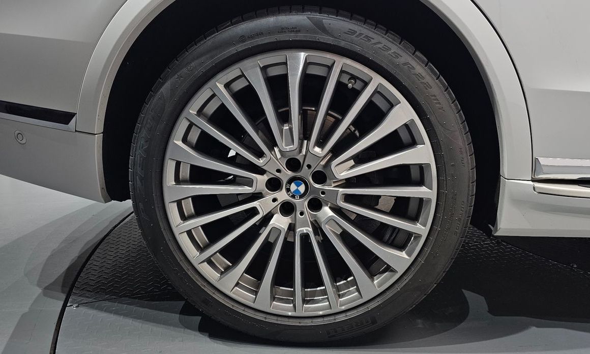 BMW X7 2021