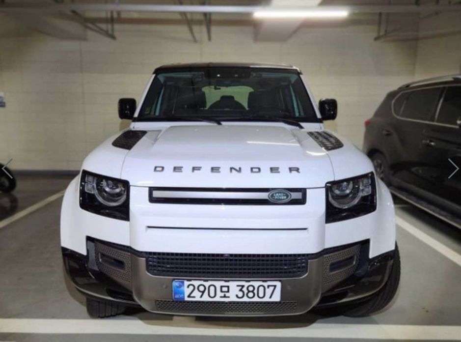 Land Rover Defender 2024