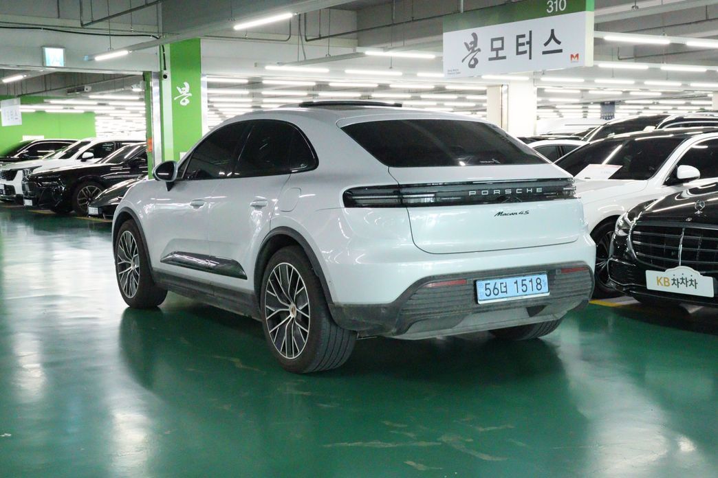 Porsche Macan 2025