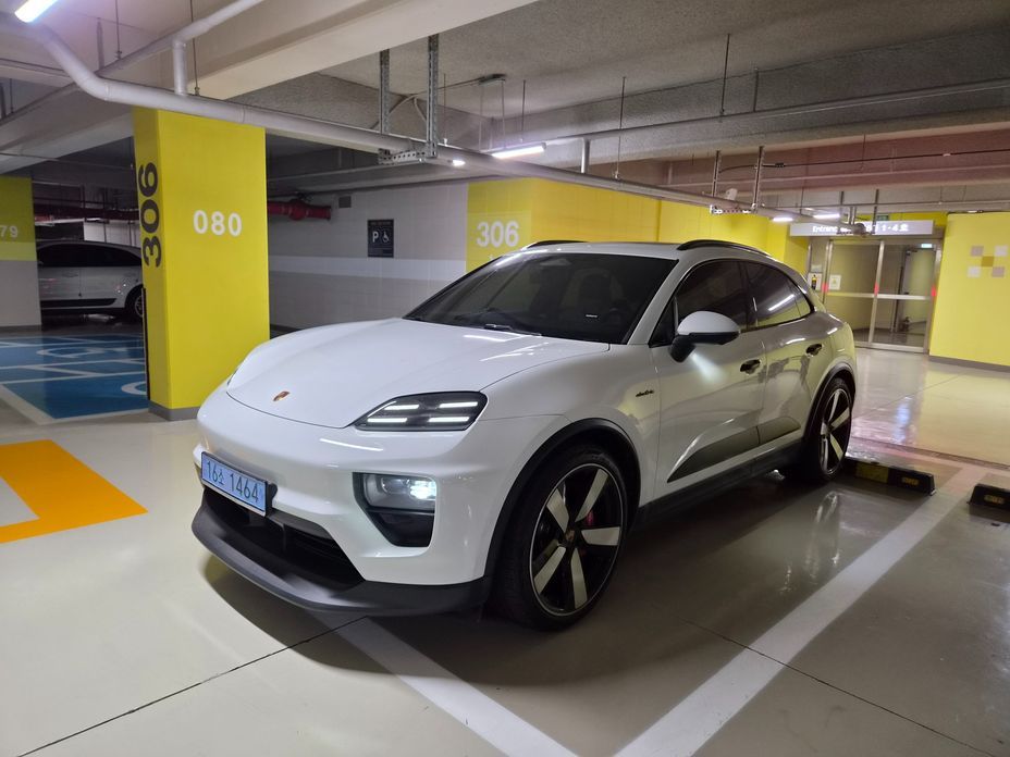 Porsche Macan 2025