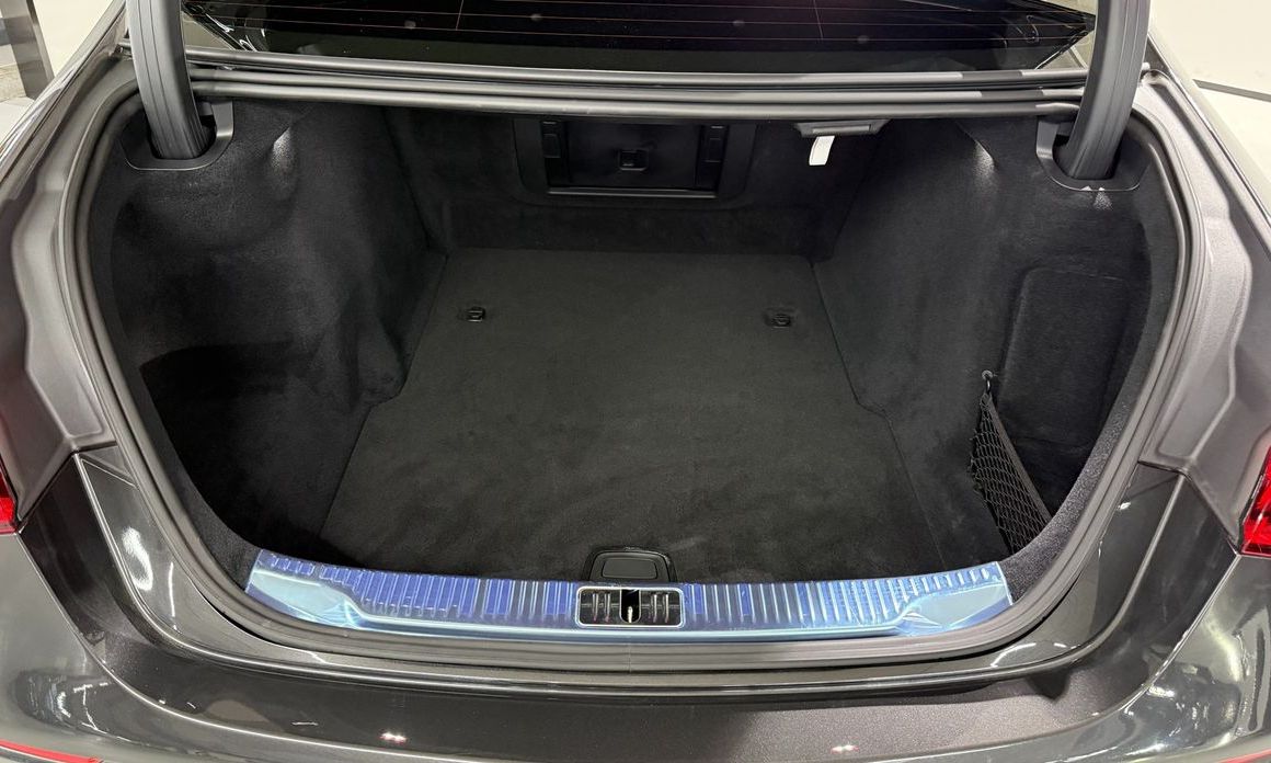 Mercedes-Benz S-Class 2025